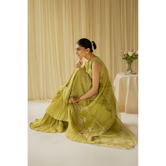 Punjabi Pakistani Gorgeous Green Outfit: Three-Piece Set! - Picture 6 of 6